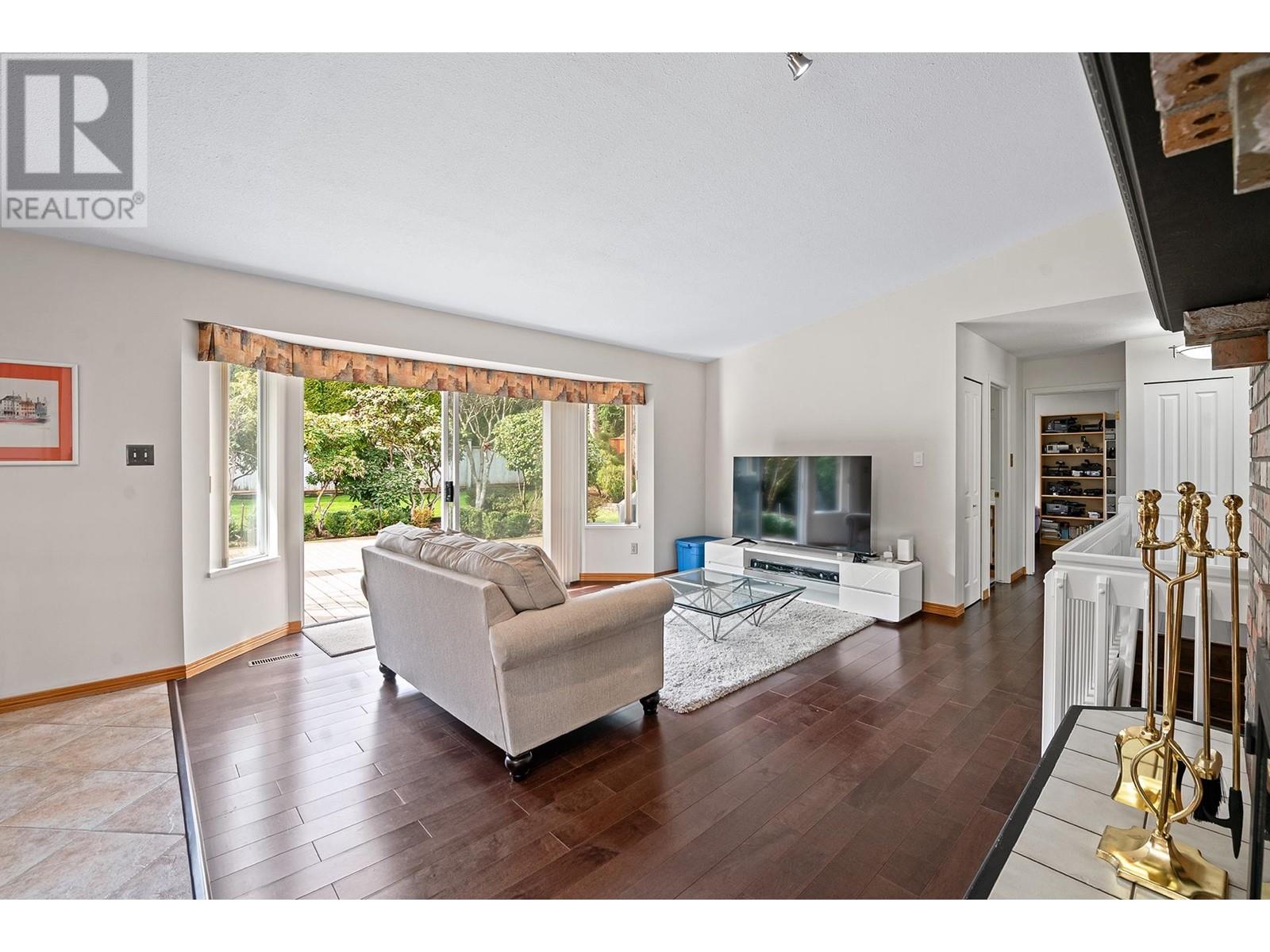 4130 Russell Court, North Vancouver, British Columbia  V7G 2C5 - Photo 12 - R2998588