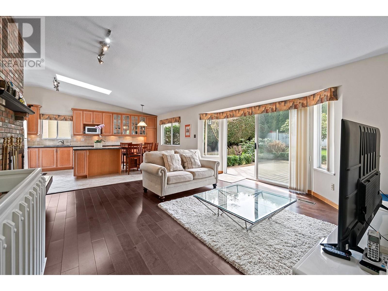 4130 Russell Court, North Vancouver, British Columbia  V7G 2C5 - Photo 13 - R2998588