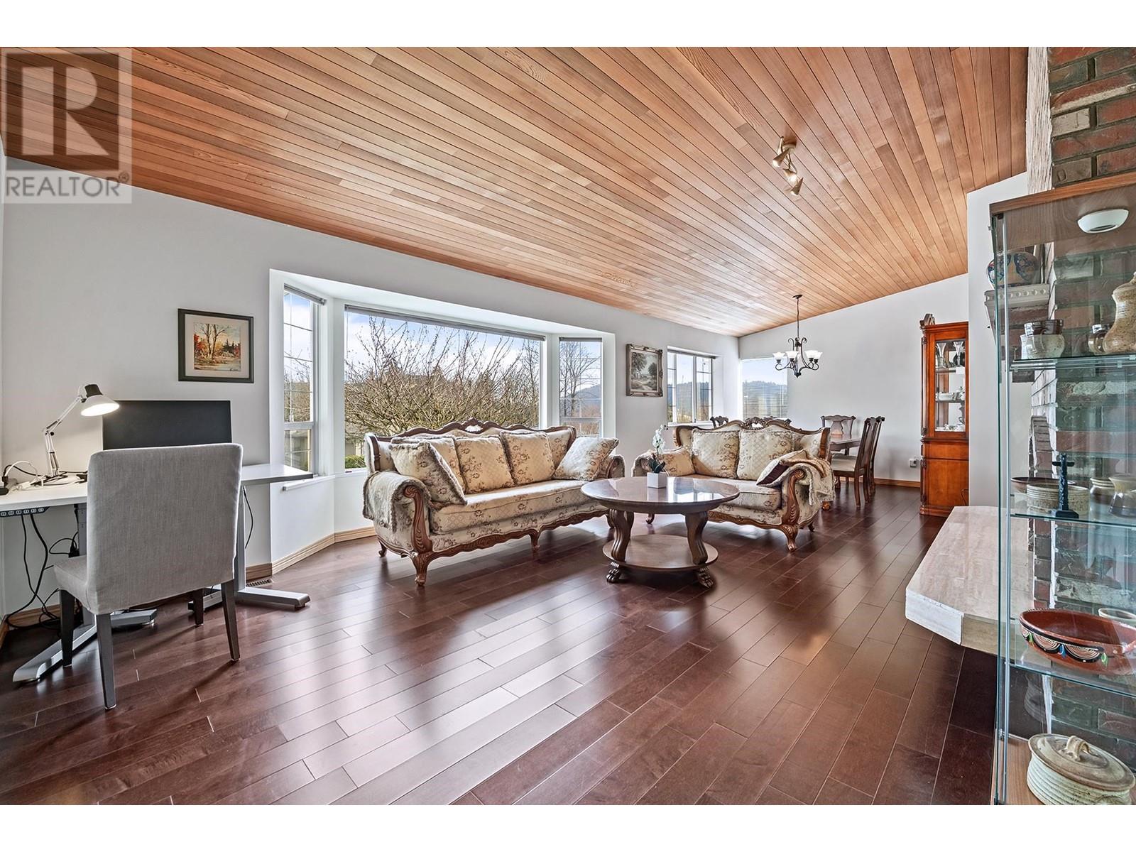4130 Russell Court, North Vancouver, British Columbia  V7G 2C5 - Photo 7 - R2998588