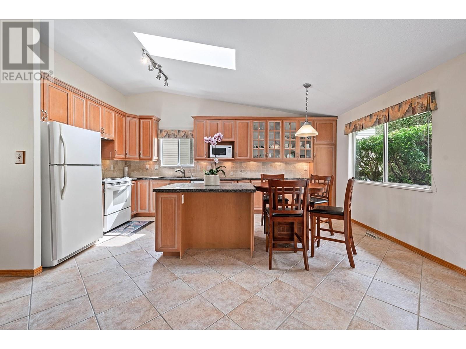 4130 Russell Court, North Vancouver, British Columbia  V7G 2C5 - Photo 10 - R2998588