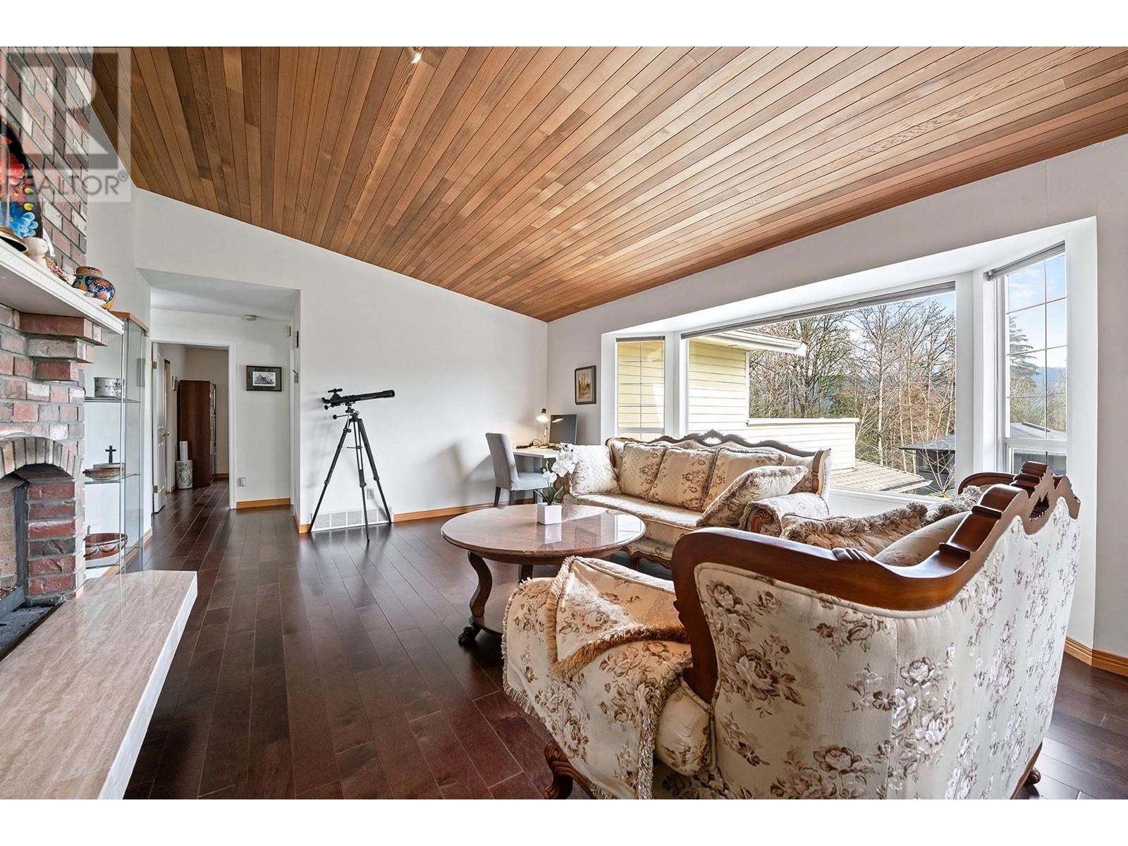 4130 Russell Court, North Vancouver, British Columbia  V7G 2C5 - Photo 8 - R2998588