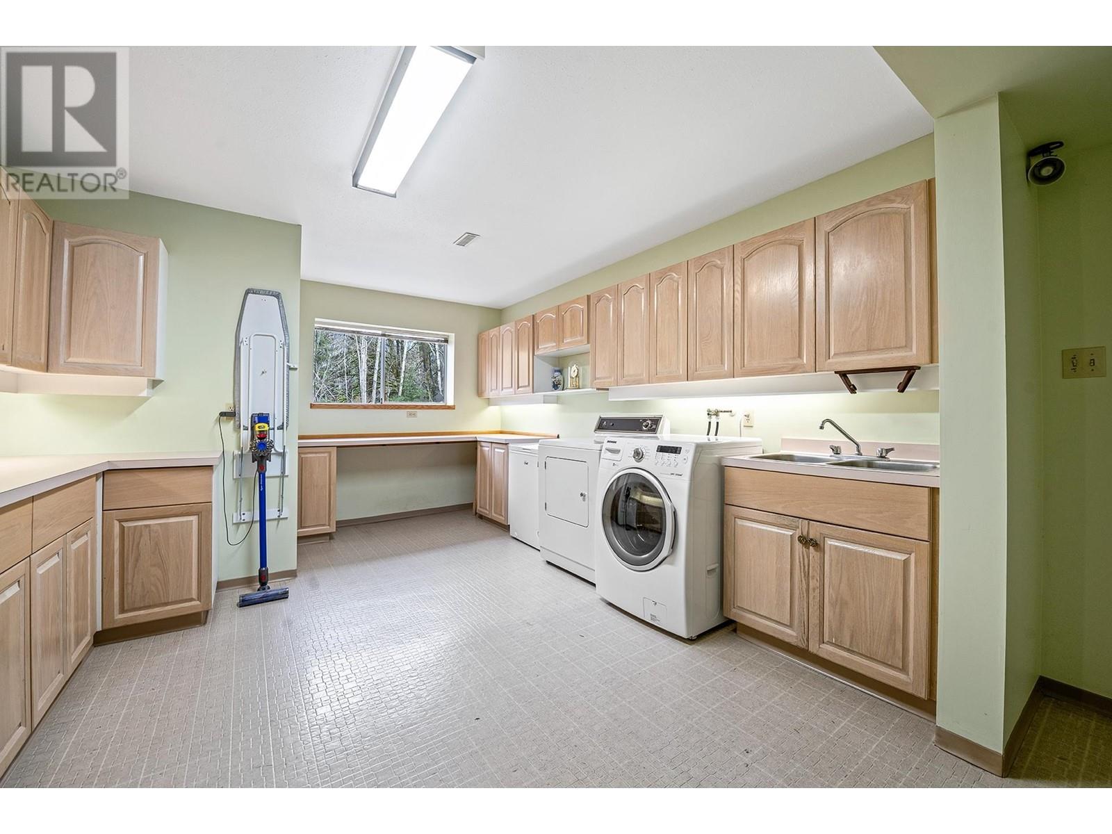 4130 Russell Court, North Vancouver, British Columbia  V7G 2C5 - Photo 26 - R2998588