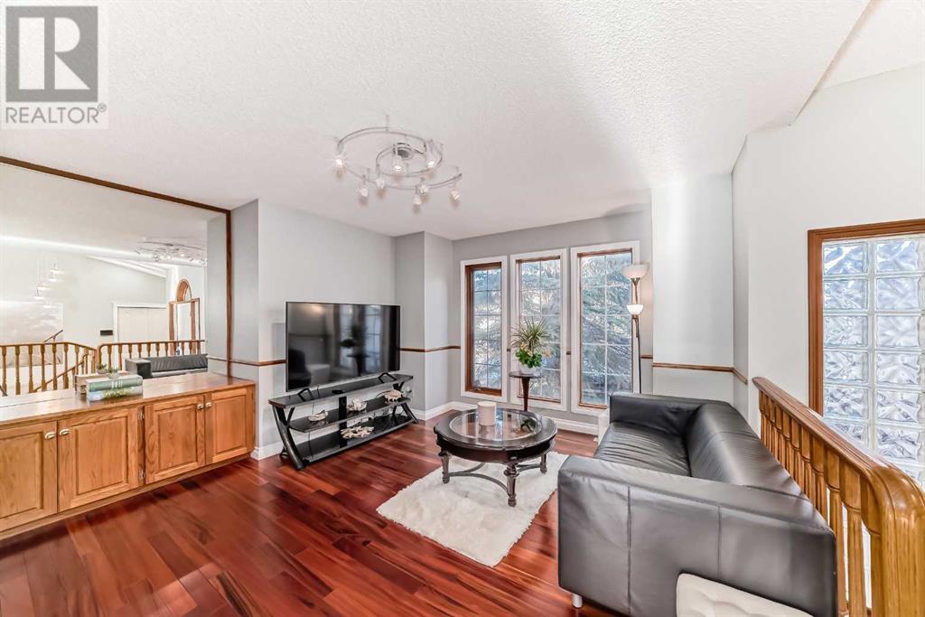 11 Hawkmount Heights Nw, Calgary, Alberta  T3G 3S4 - Photo 11 - A2215959