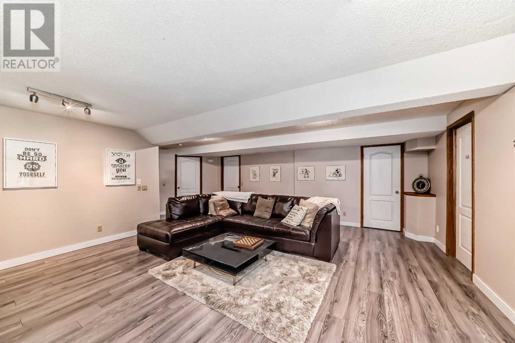 11 Hawkmount Heights Nw, Calgary, Alberta  T3G 3S4 - Photo 26 - A2215959