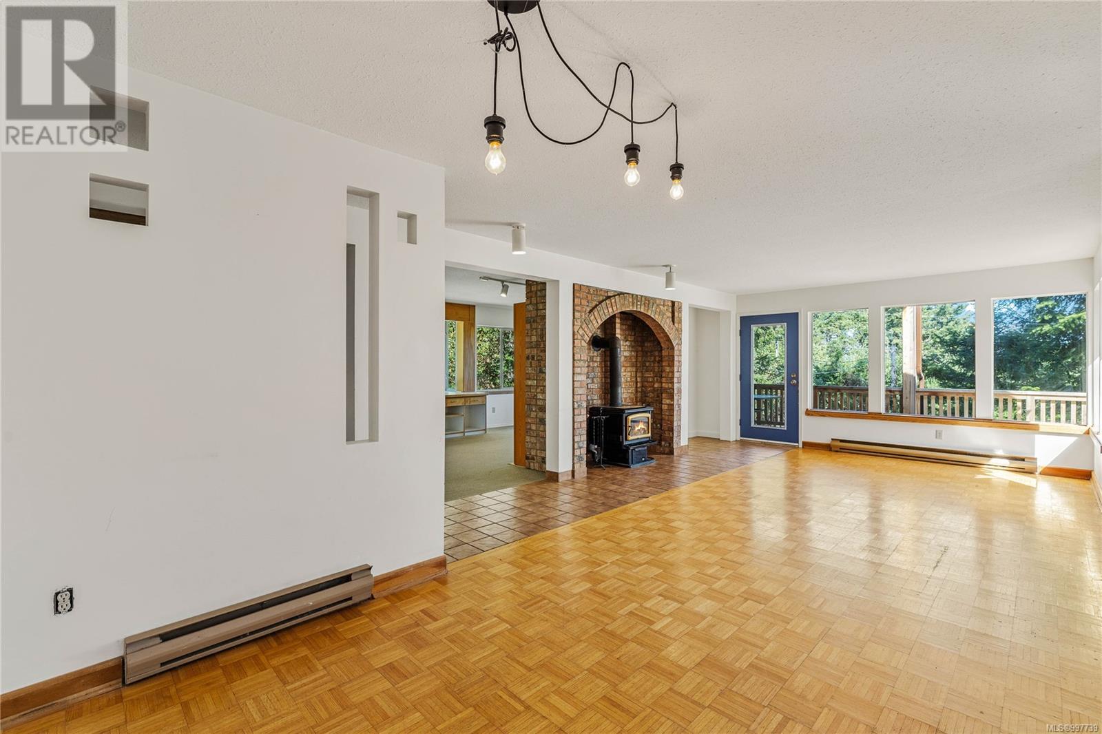 Property at 121 Carlin Ave image 4