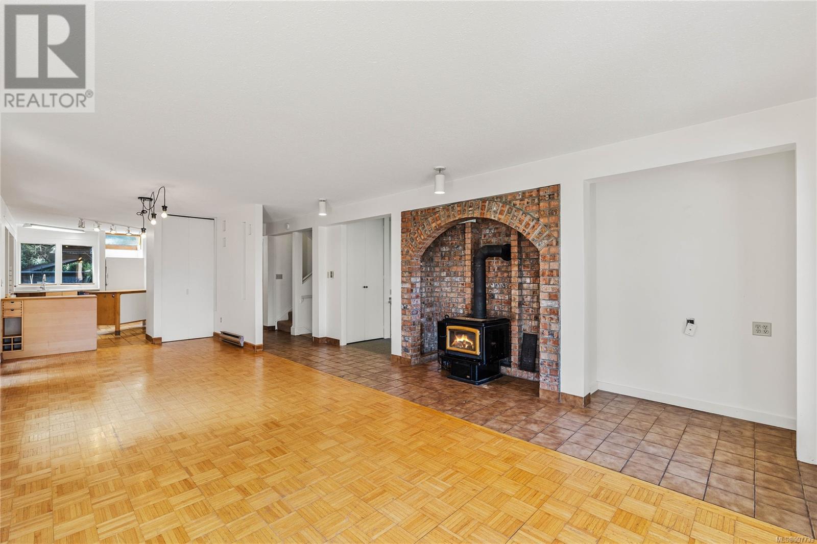 Property at 121 Carlin Ave image 5