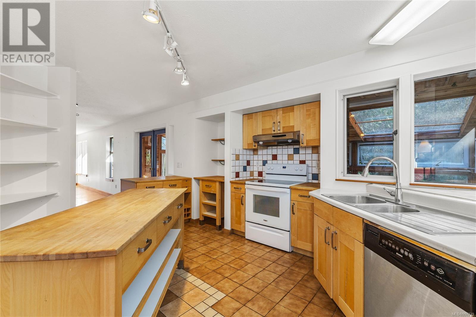 Property at 121 Carlin Ave image 3