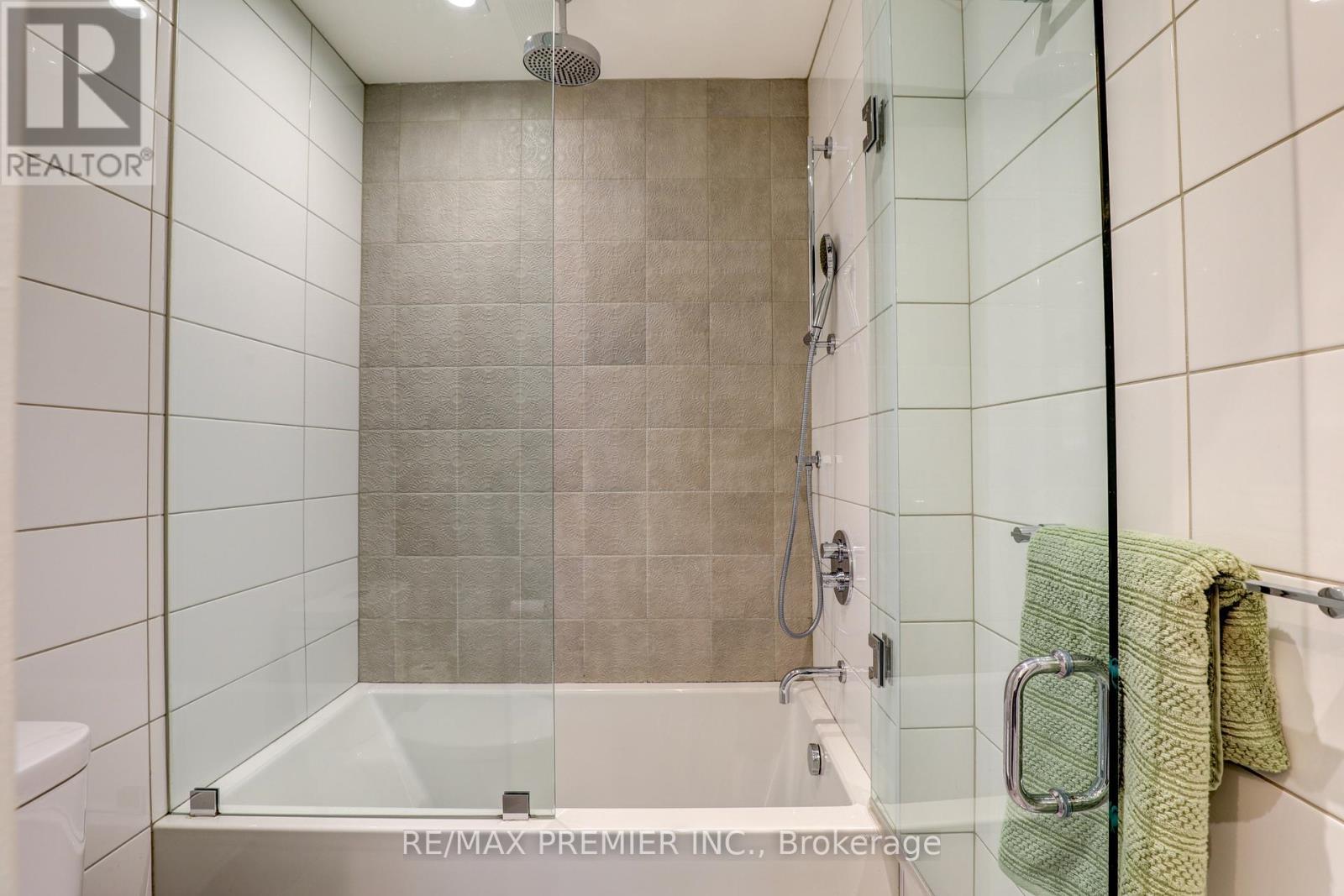83 Morningside Avenue, Toronto, Ontario  M6S 1E1 - Photo 23 - W12126321