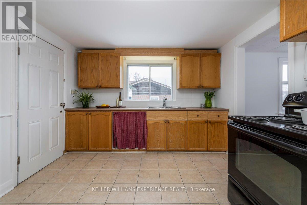 116 Huronia Road, Barrie, Ontario  L4N 4E9 - Photo 8 - S12044075