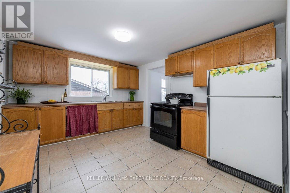 116 Huronia Road, Barrie, Ontario  L4N 4E9 - Photo 9 - S12044075