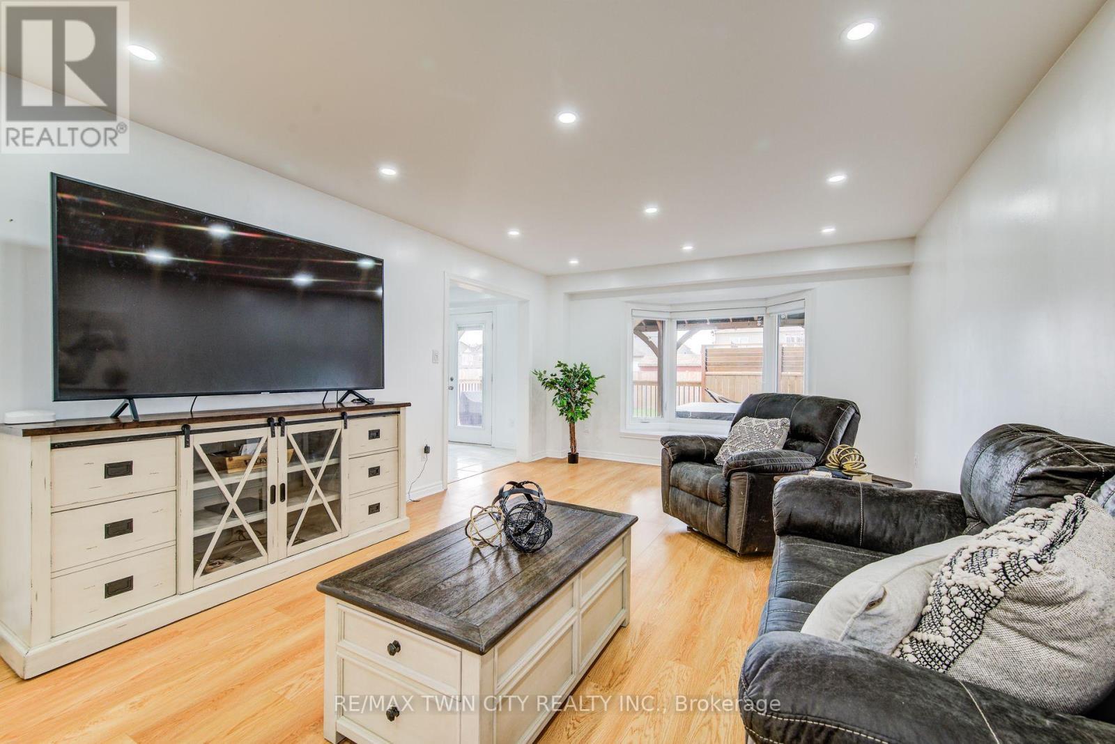 991 Hannah Avenue S, North Perth (Listowel), Ontario  N4W 0H6 - Photo 11 - X12086613