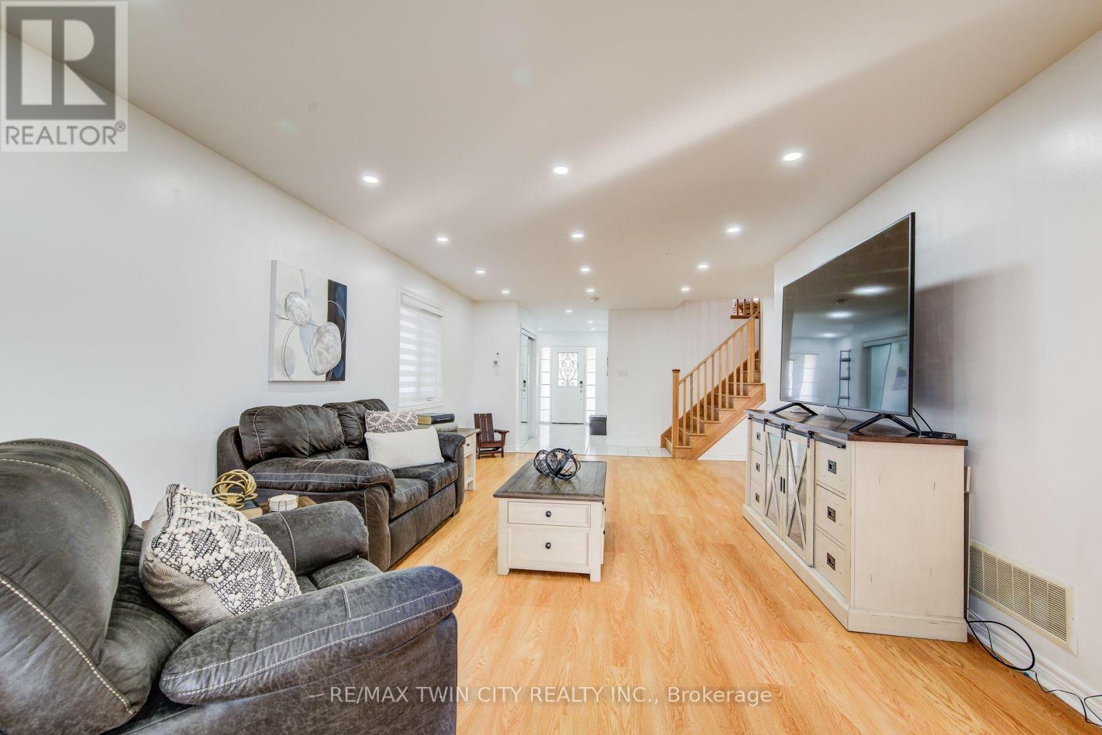 991 Hannah Avenue S, North Perth (Listowel), Ontario  N4W 0H6 - Photo 12 - X12086613