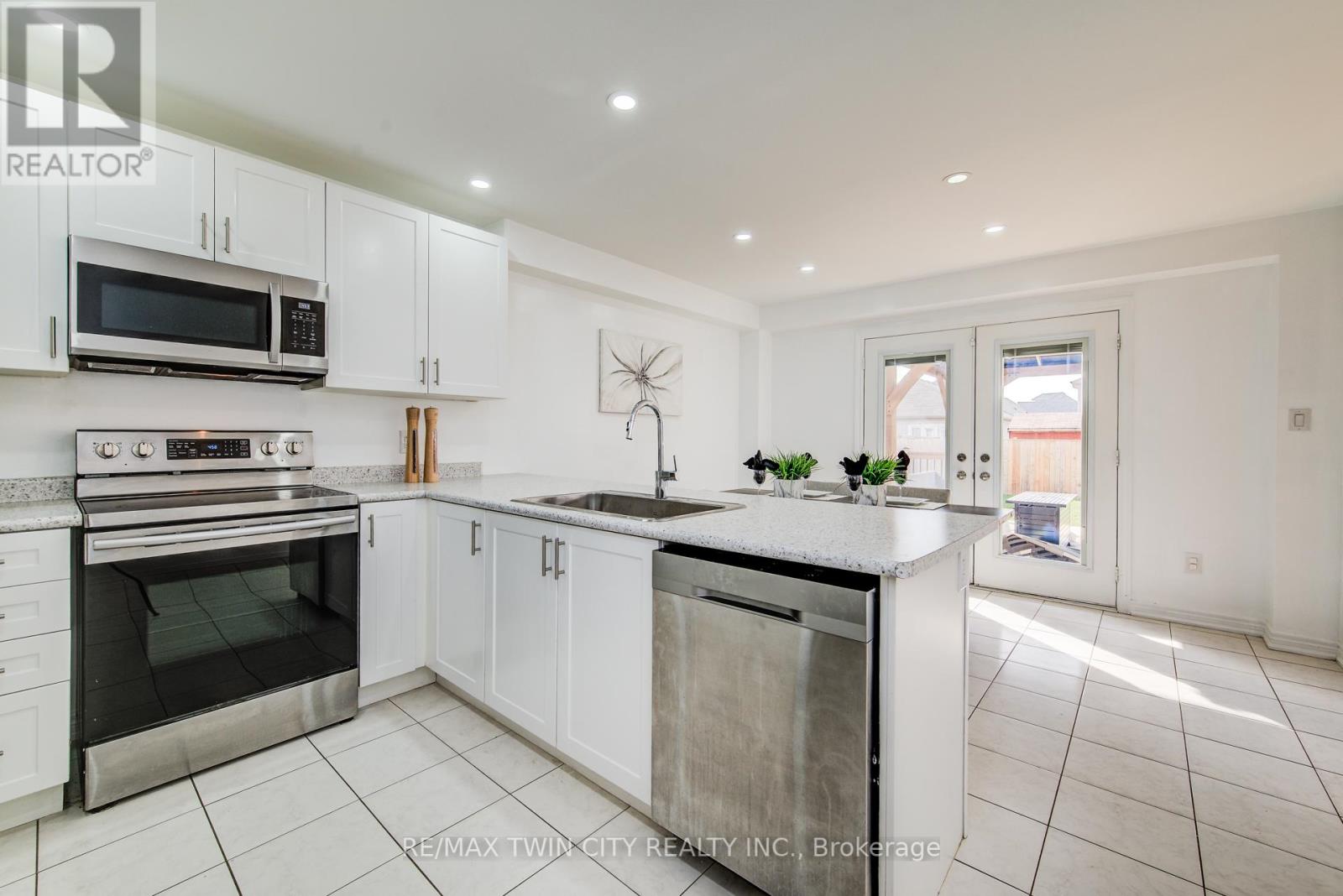 991 Hannah Avenue S, North Perth (Listowel), Ontario  N4W 0H6 - Photo 17 - X12086613