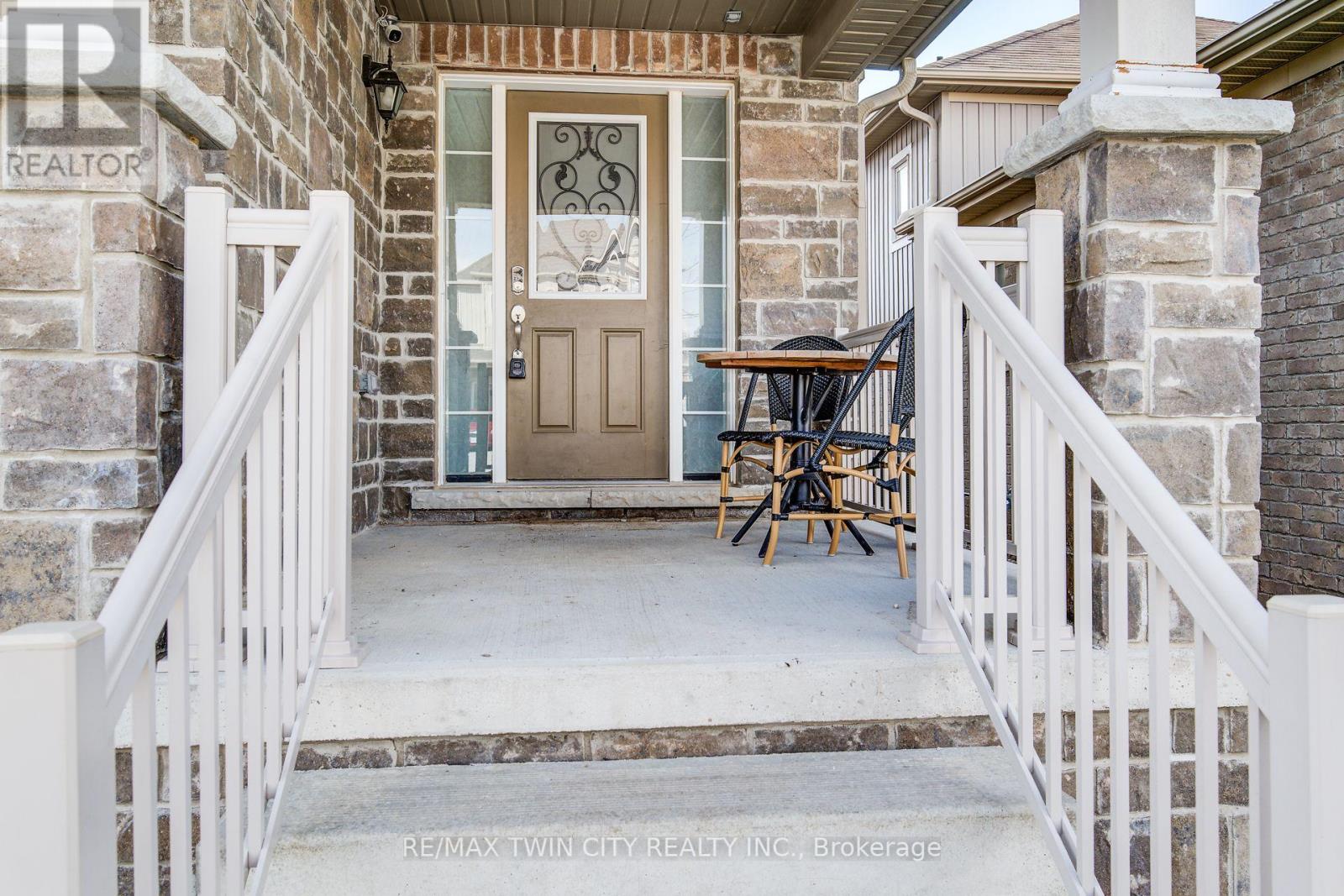 991 Hannah Avenue S, North Perth (Listowel), Ontario  N4W 0H6 - Photo 4 - X12086613