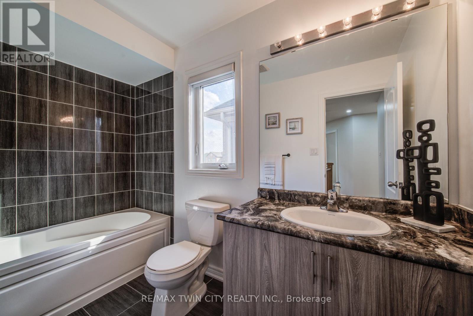 991 Hannah Avenue S, North Perth (Listowel), Ontario  N4W 0H6 - Photo 25 - X12086613