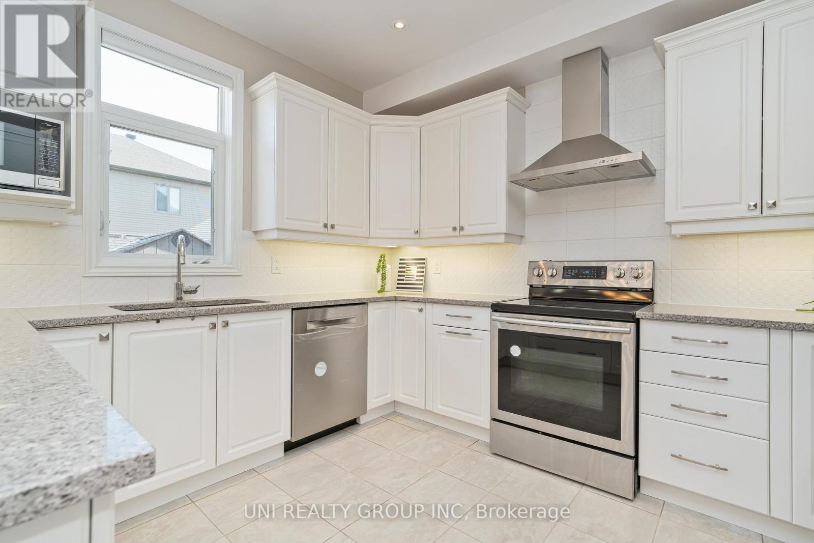 172 Cambie Road, Ottawa, Ontario  K1X 0A7 - Photo 14 - X12126374