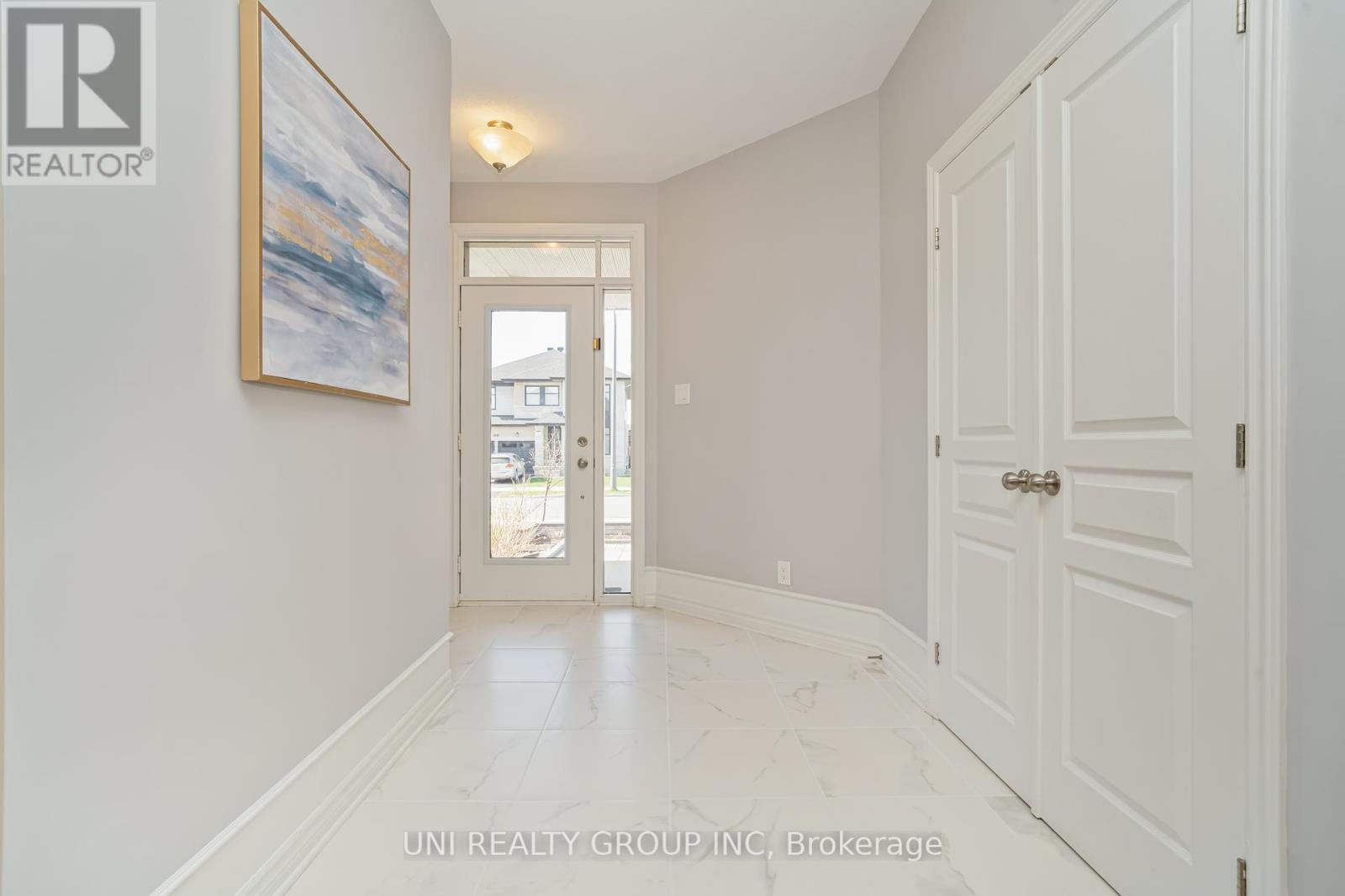 172 Cambie Road, Ottawa, Ontario  K1X 0A7 - Photo 5 - X12126374
