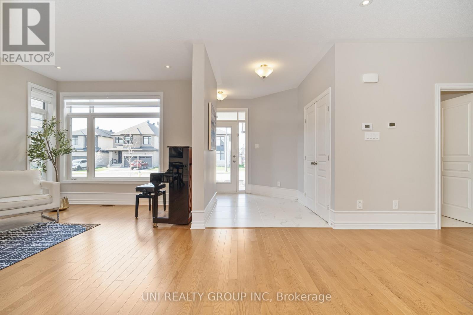 172 Cambie Road, Ottawa, Ontario  K1X 0A7 - Photo 6 - X12126374