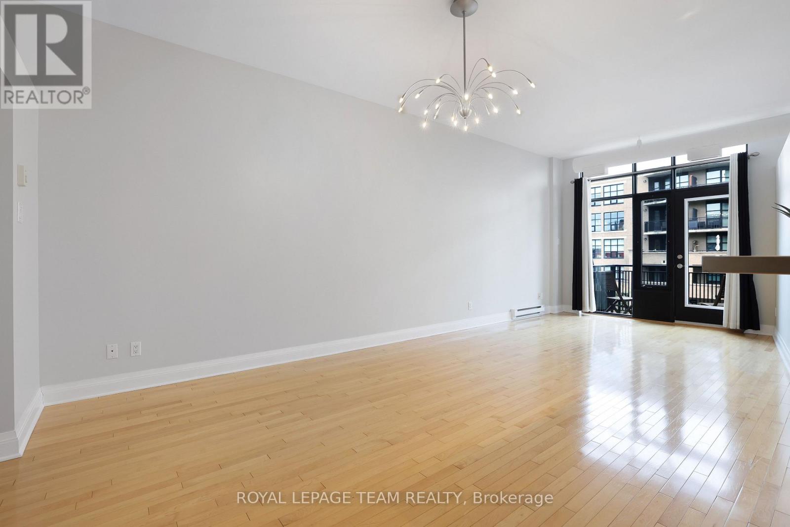 203 - 300 Powell Avenue, Ottawa, Ontario  K1S 5T3 - Photo 5 - X12126390