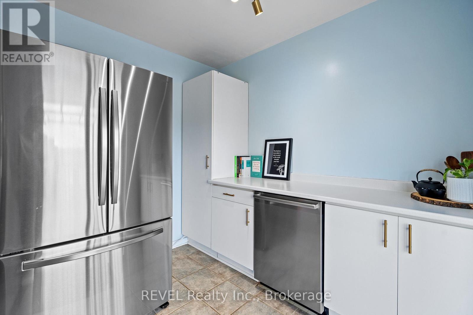 97 Aquador Drive, Welland, Ontario  L3C 5S5 - Photo 13 - X12126365