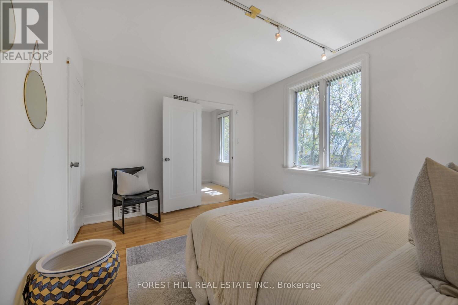 192 Old Forest Hill Road, Toronto, Ontario  M6C 2G9 - Photo 33 - C12126385