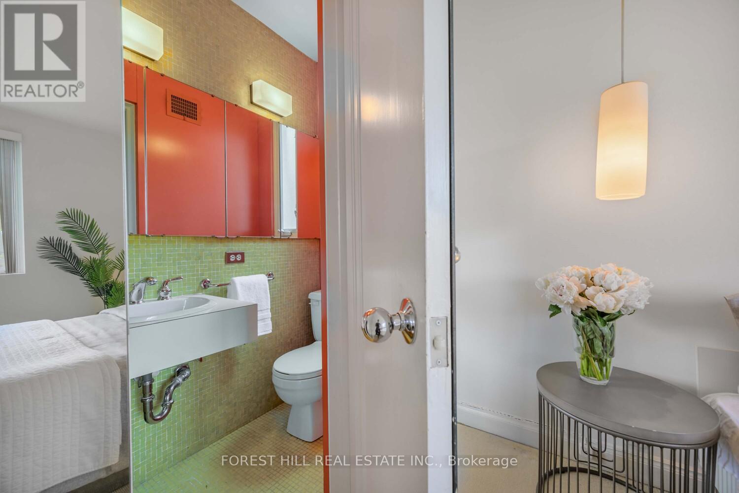 192 Old Forest Hill Road, Toronto, Ontario  M6C 2G9 - Photo 34 - C12126385