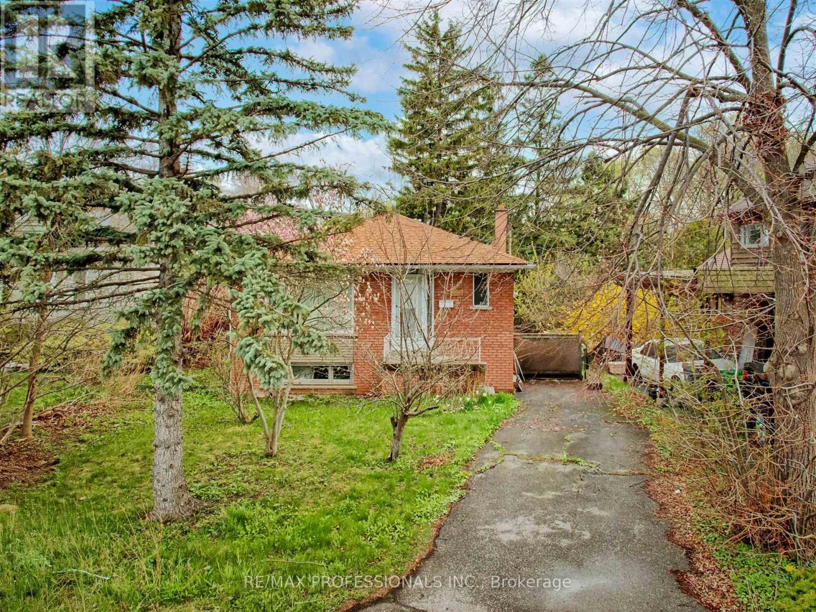 Property at 957 BEECHWOOD AVENUE image 1