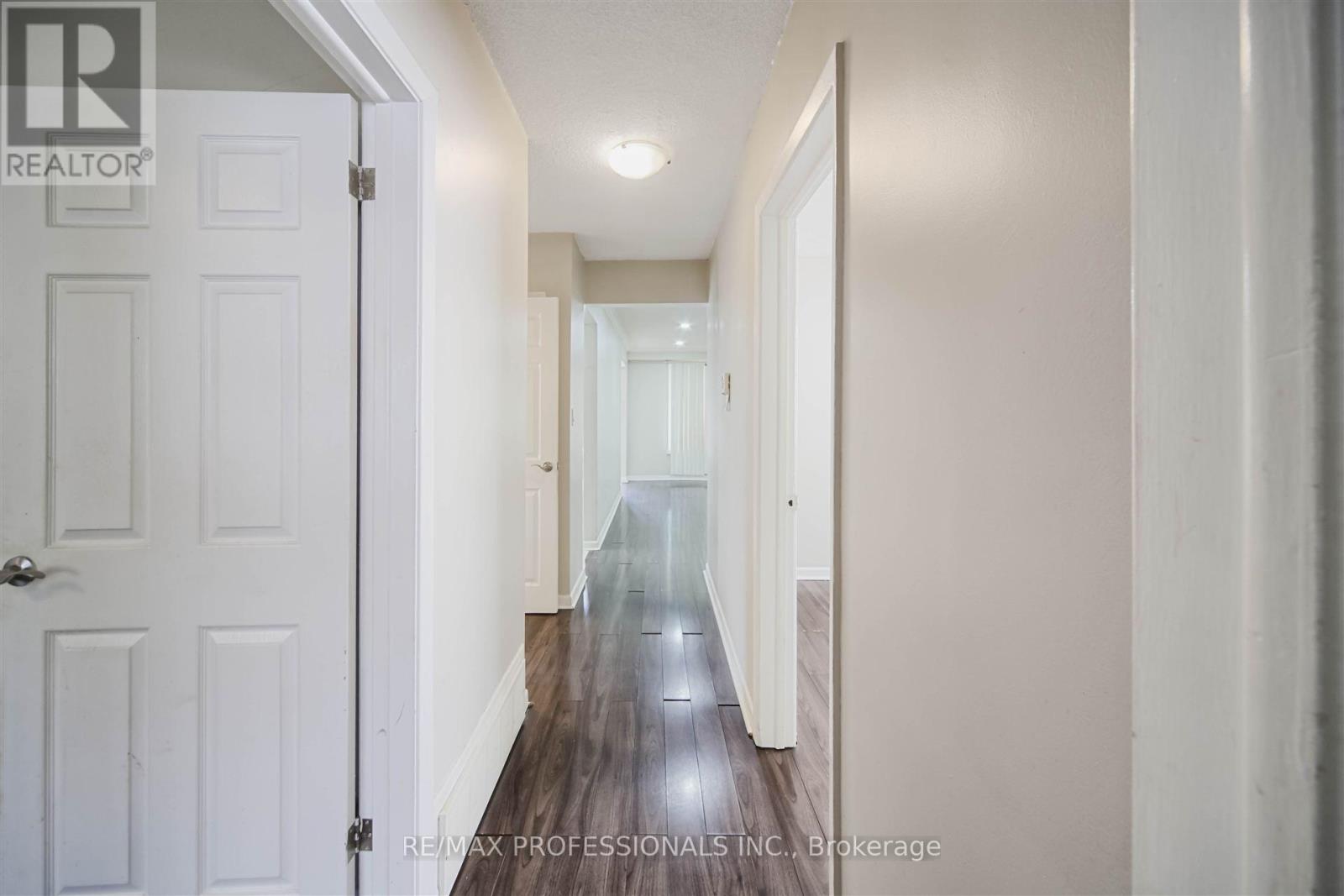 957 Beechwood Avenue, Mississauga, Ontario  L5G 4E3 - Photo 12 - W12126352
