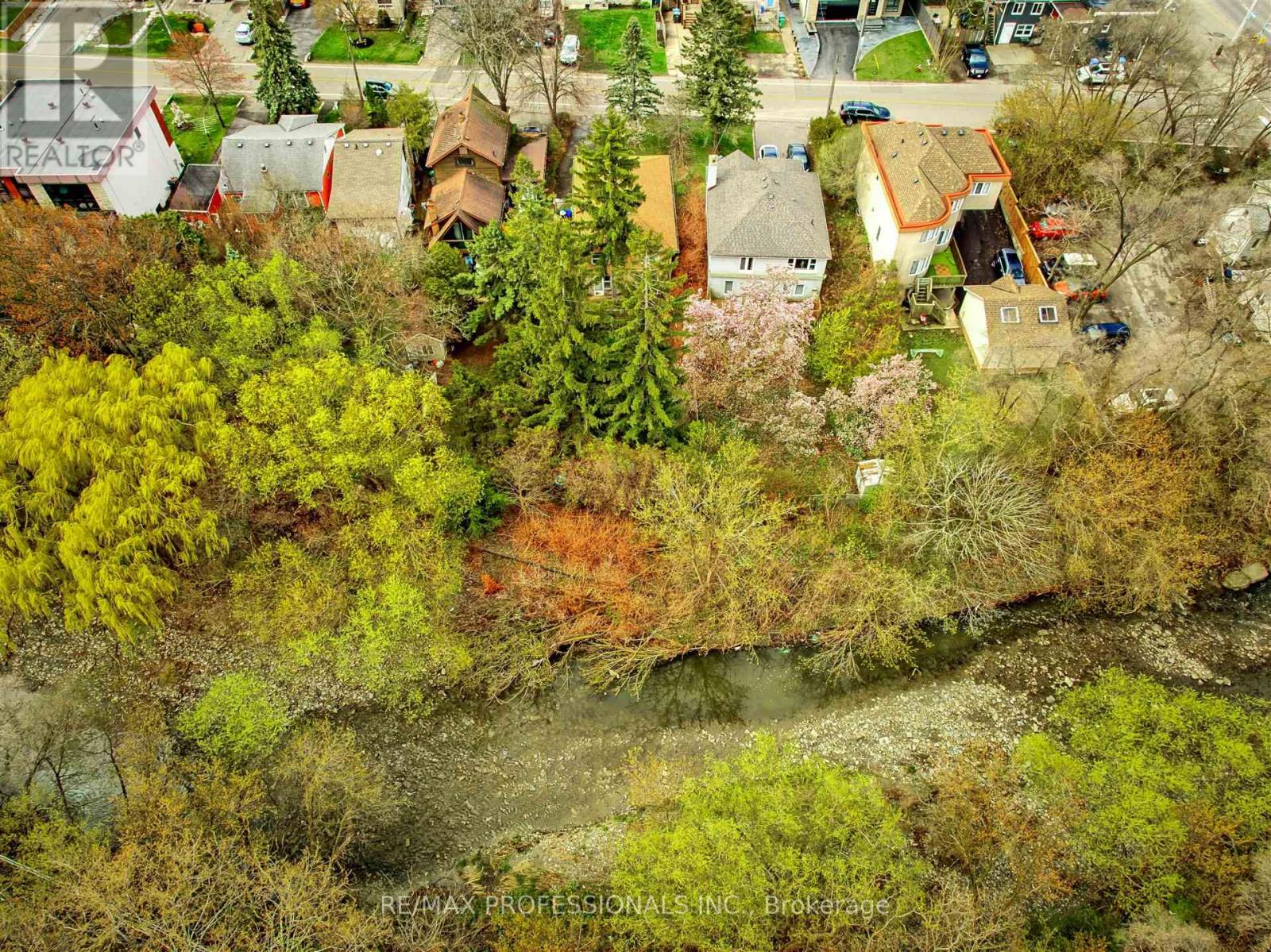 957 Beechwood Avenue, Mississauga, Ontario  L5G 4E3 - Photo 25 - W12126352