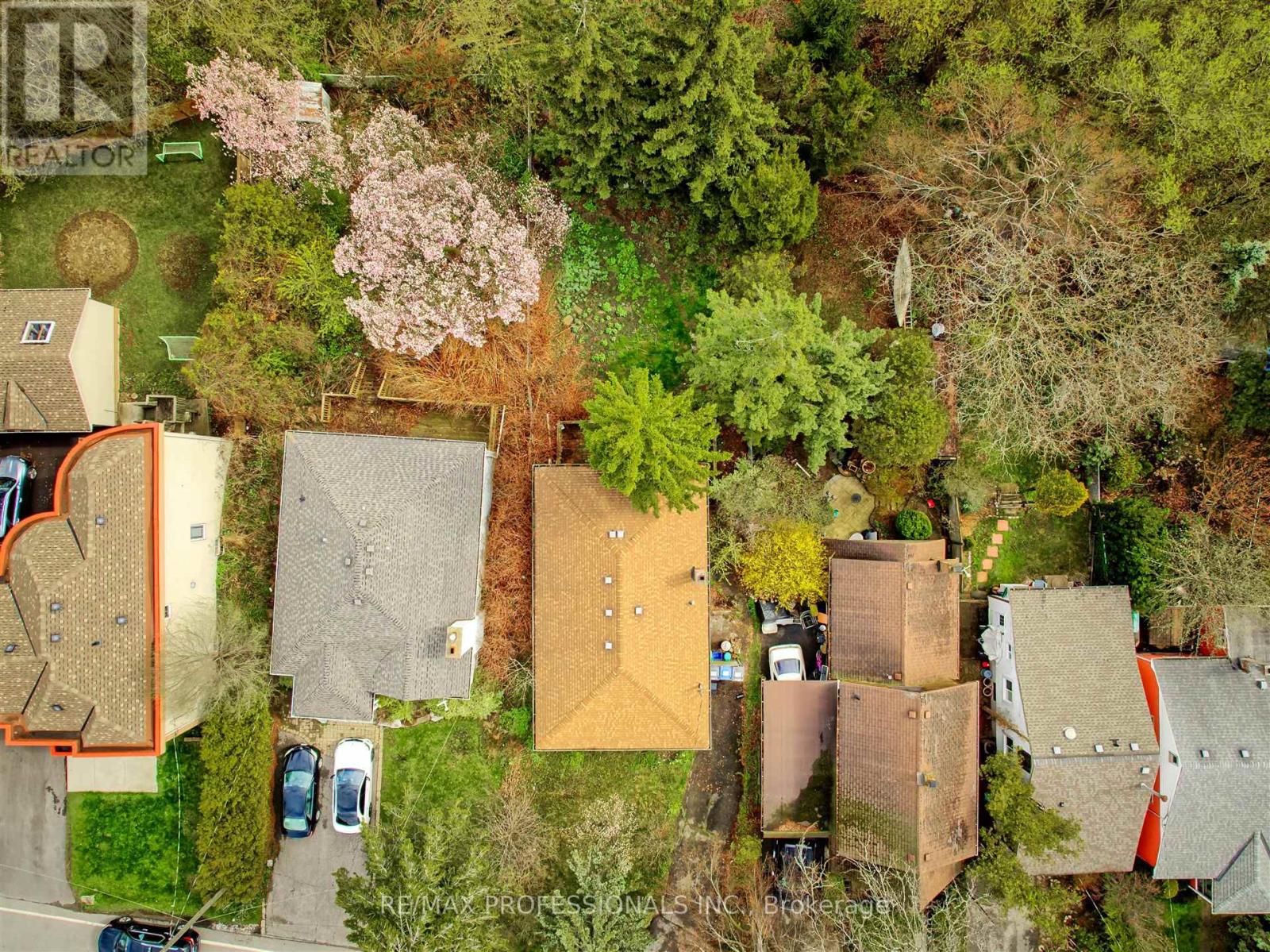 Property at 957 BEECHWOOD AVENUE image 4