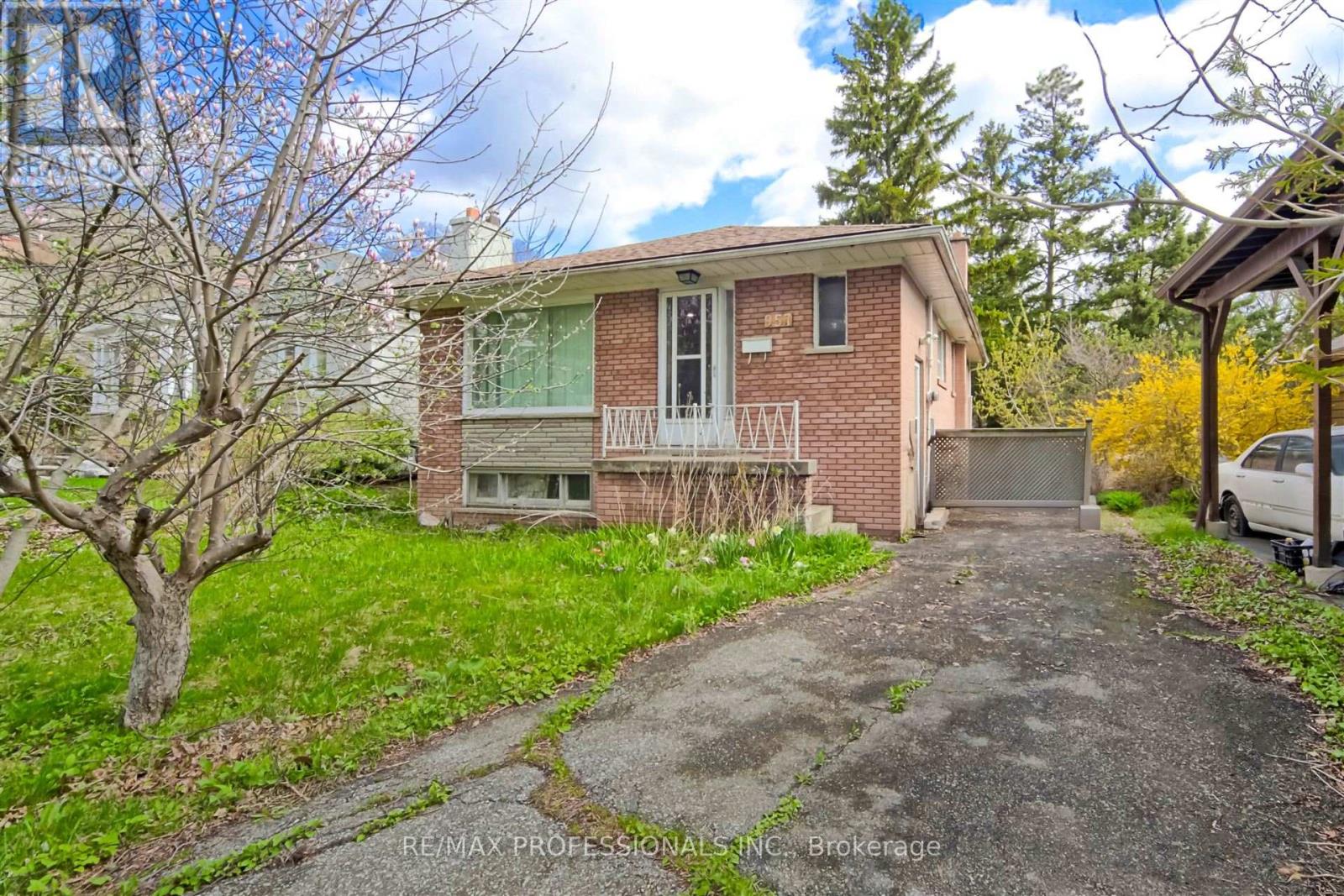Property at 957 BEECHWOOD AVENUE image 5