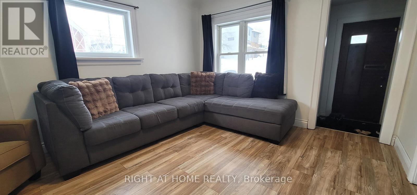 9 Kehl Street, Kitchener, Ontario  N2M 3T8 - Photo 6 - X12126348