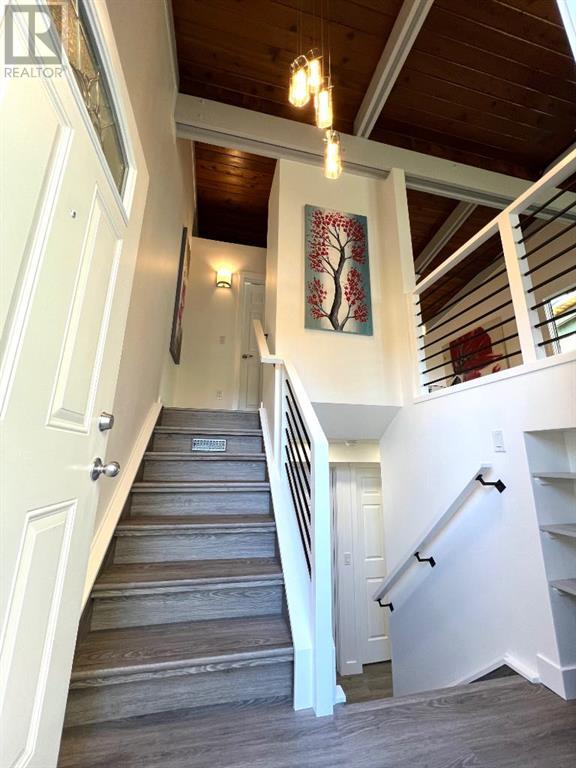 Property at 11015 5 Street SW image 5