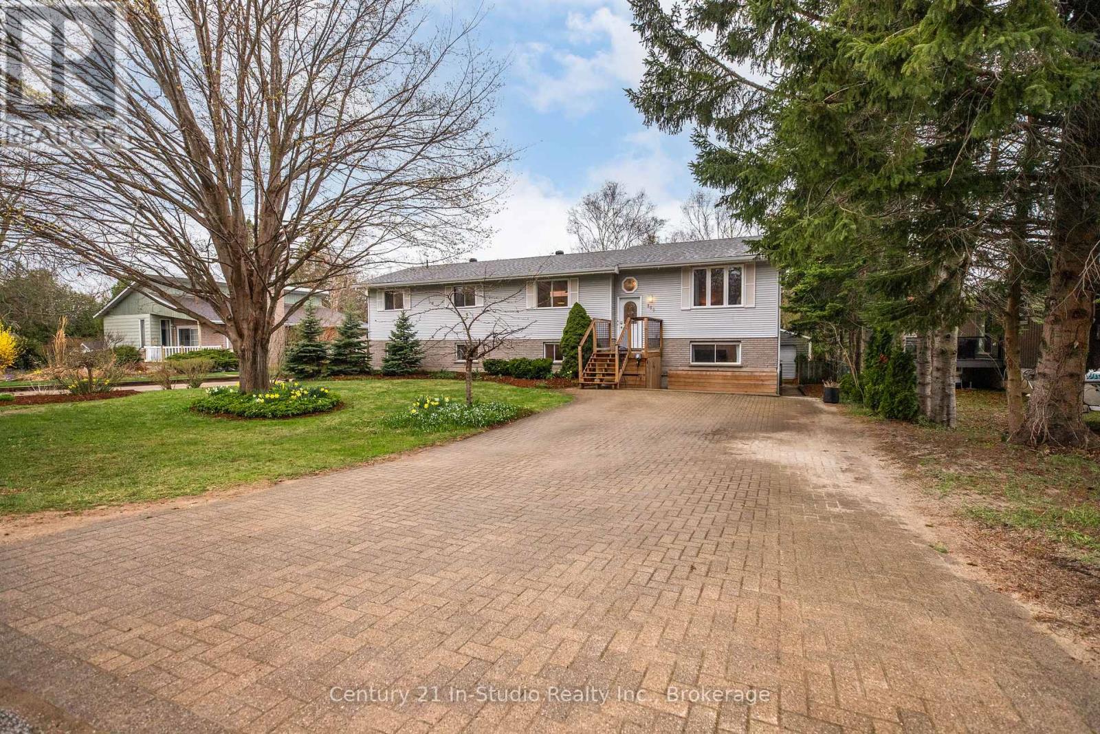 Property at 550 MCNABB STREET image 2