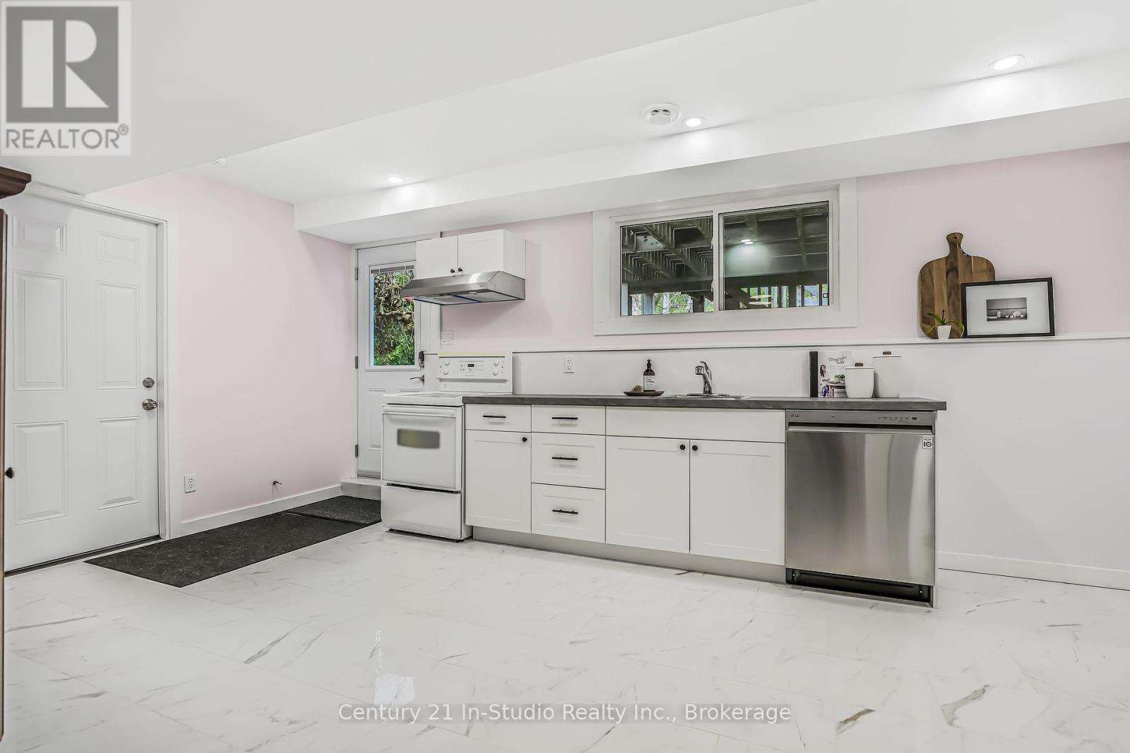 550 Mcnabb Street, Saugeen Shores, Ontario  N0H 2L0 - Photo 30 - X12126409