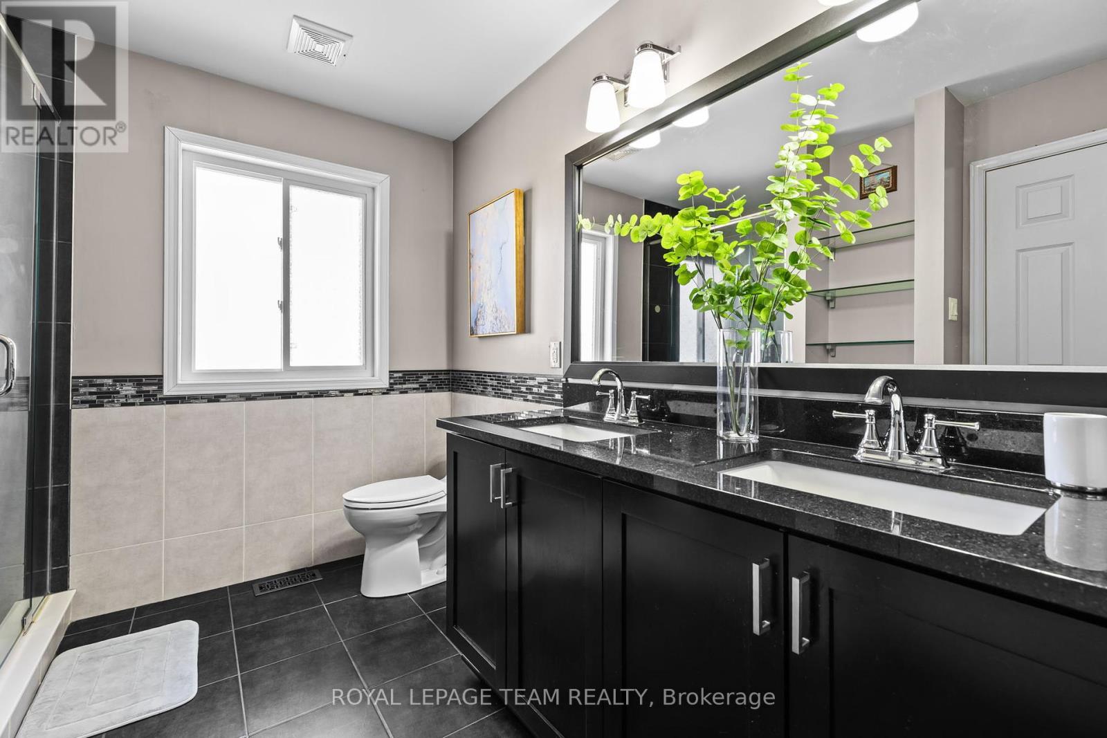 938 Torovin Private Avenue, Ottawa, Ontario  K1B 0A7 - Photo 18 - X12126402