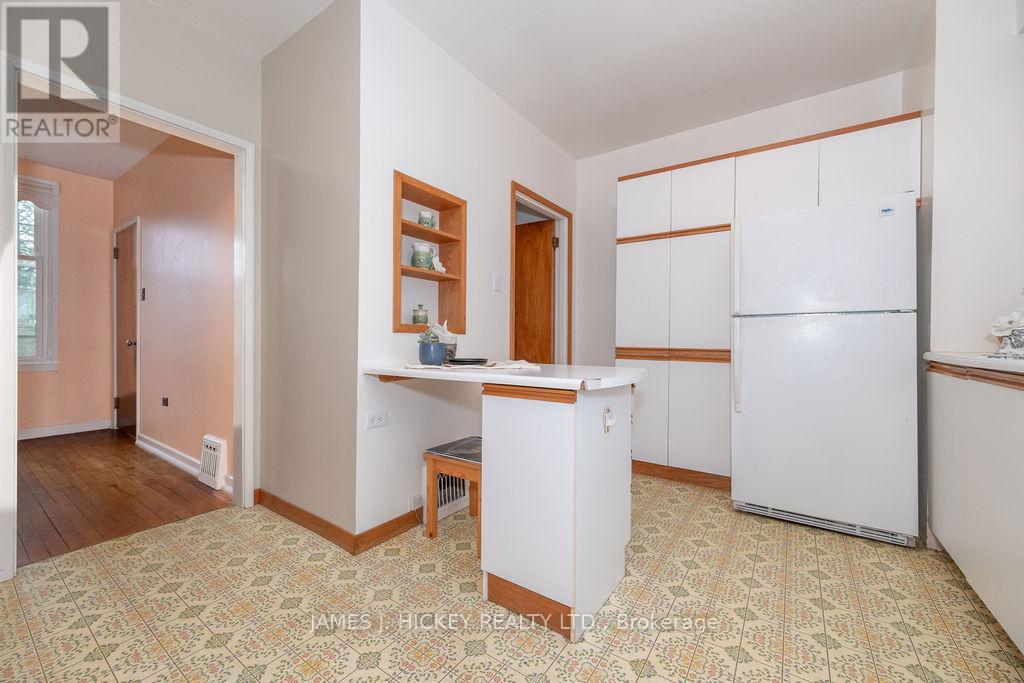62 Parkdale Avenue, Deep River, Ontario  K0J 1P0 - Photo 17 - X12121487