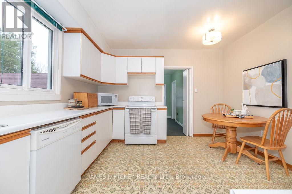 62 Parkdale Avenue, Deep River, Ontario  K0J 1P0 - Photo 11 - X12121487