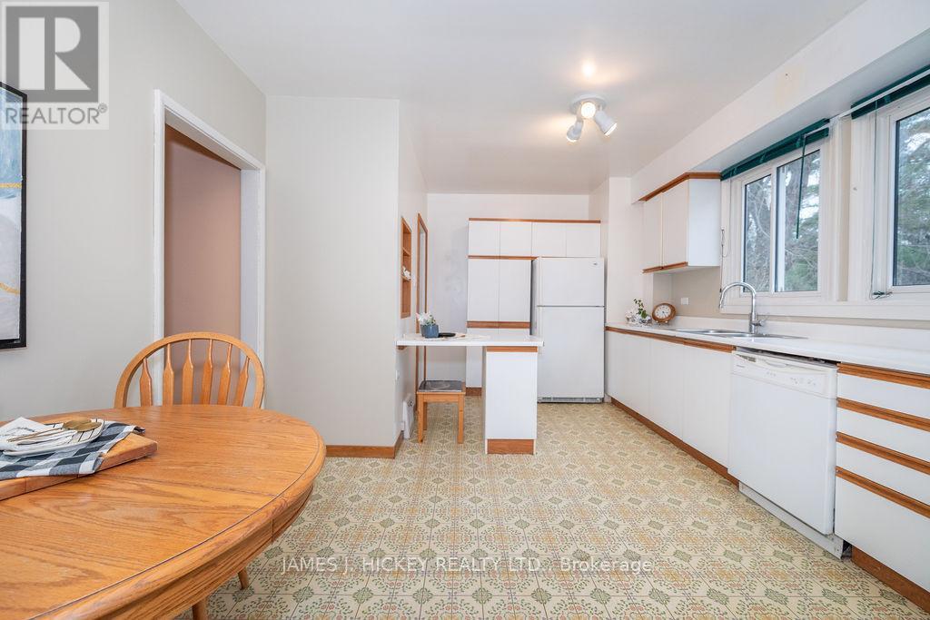 62 Parkdale Avenue, Deep River, Ontario  K0J 1P0 - Photo 12 - X12121487