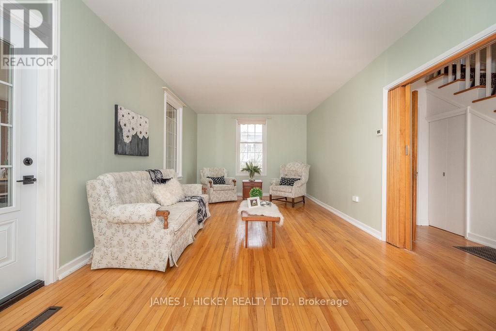 62 Parkdale Avenue, Deep River, Ontario  K0J 1P0 - Photo 4 - X12121487
