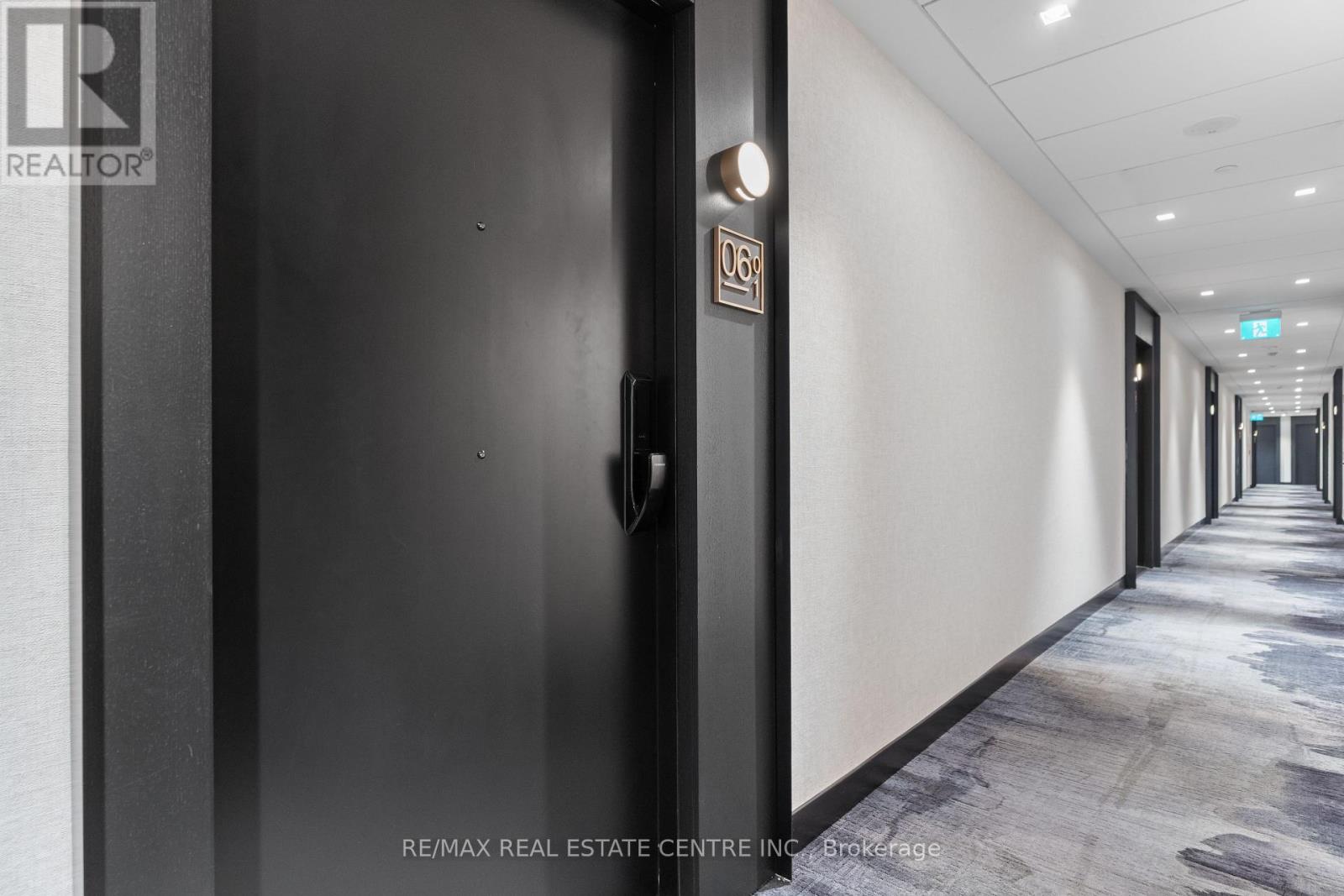 601 - 3220 William Coltson Avenue, Oakville, Ontario  L6H 7X9 - Photo 4 - W12126415