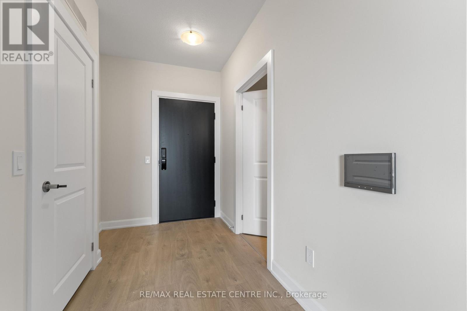 601 - 3220 William Coltson Avenue, Oakville, Ontario  L6H 7X9 - Photo 5 - W12126415