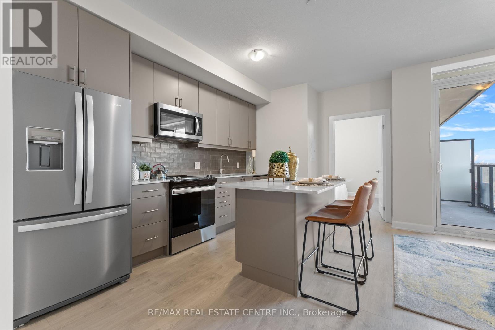 601 - 3220 William Coltson Avenue, Oakville, Ontario  L6H 7X9 - Photo 8 - W12126415