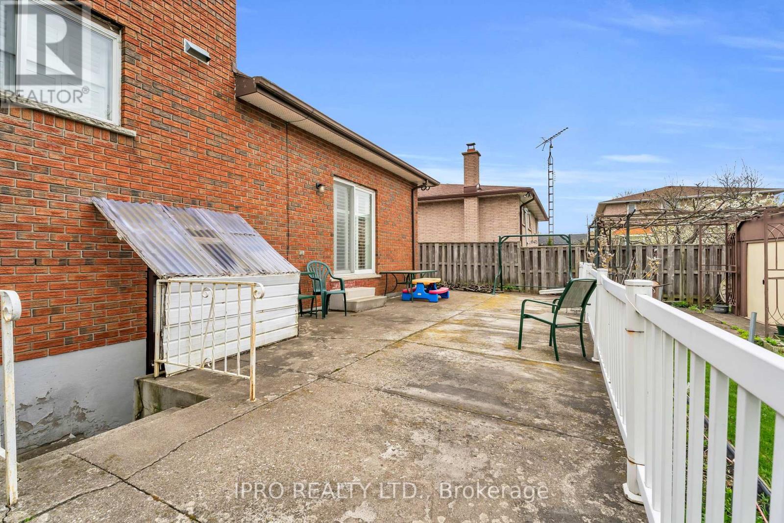 6 Leckie Avenue, Hamilton, Ontario  L8J 2S8 - Photo 40 - X12126395