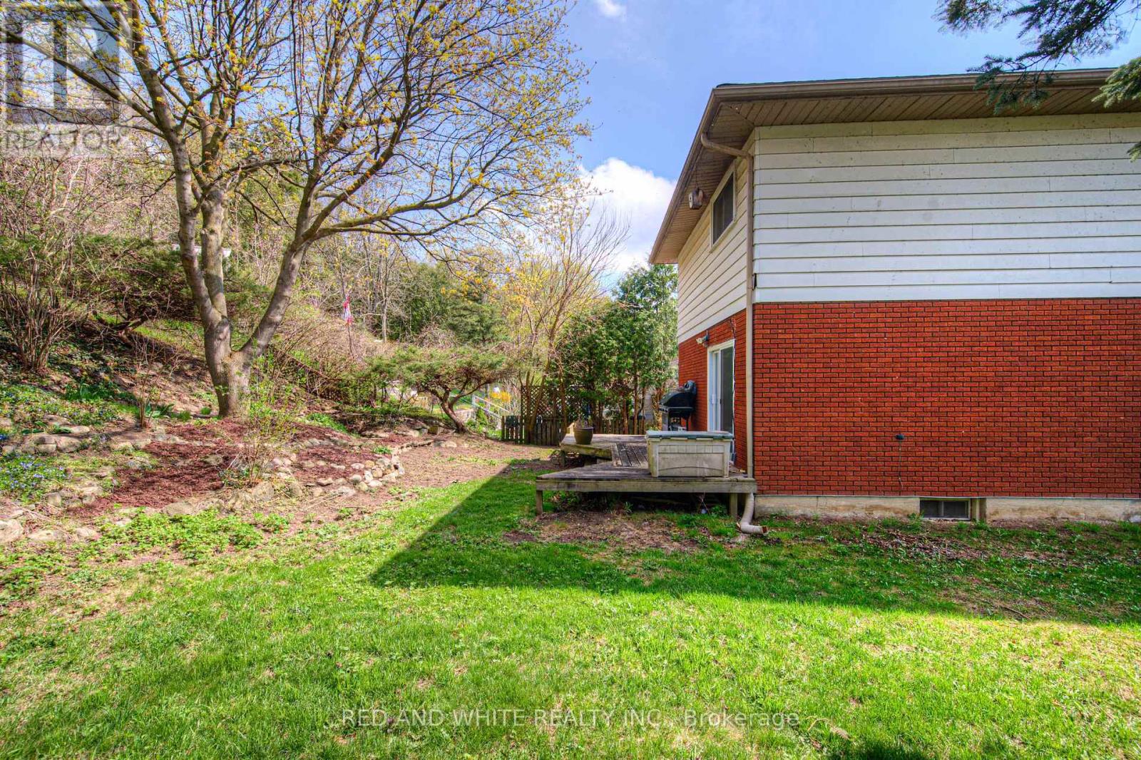 188 Arrowhead Crescent, Kitchener, Ontario  N2P 1B9 - Photo 34 - X12126403