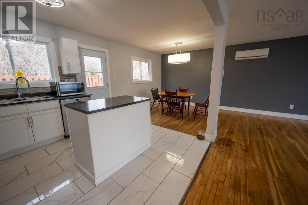 Property at 139 Evans Avenue image 5