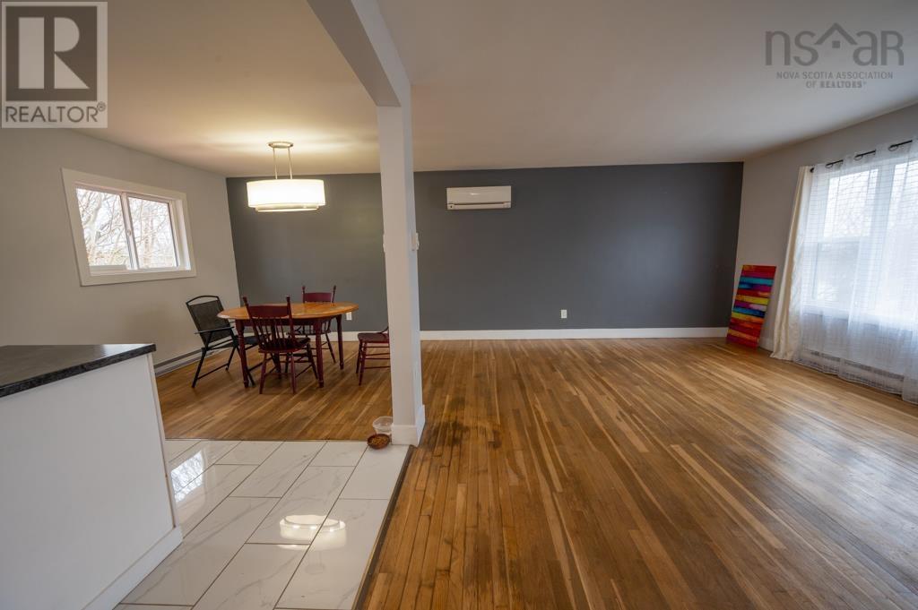 Property at 139 Evans Avenue image 4
