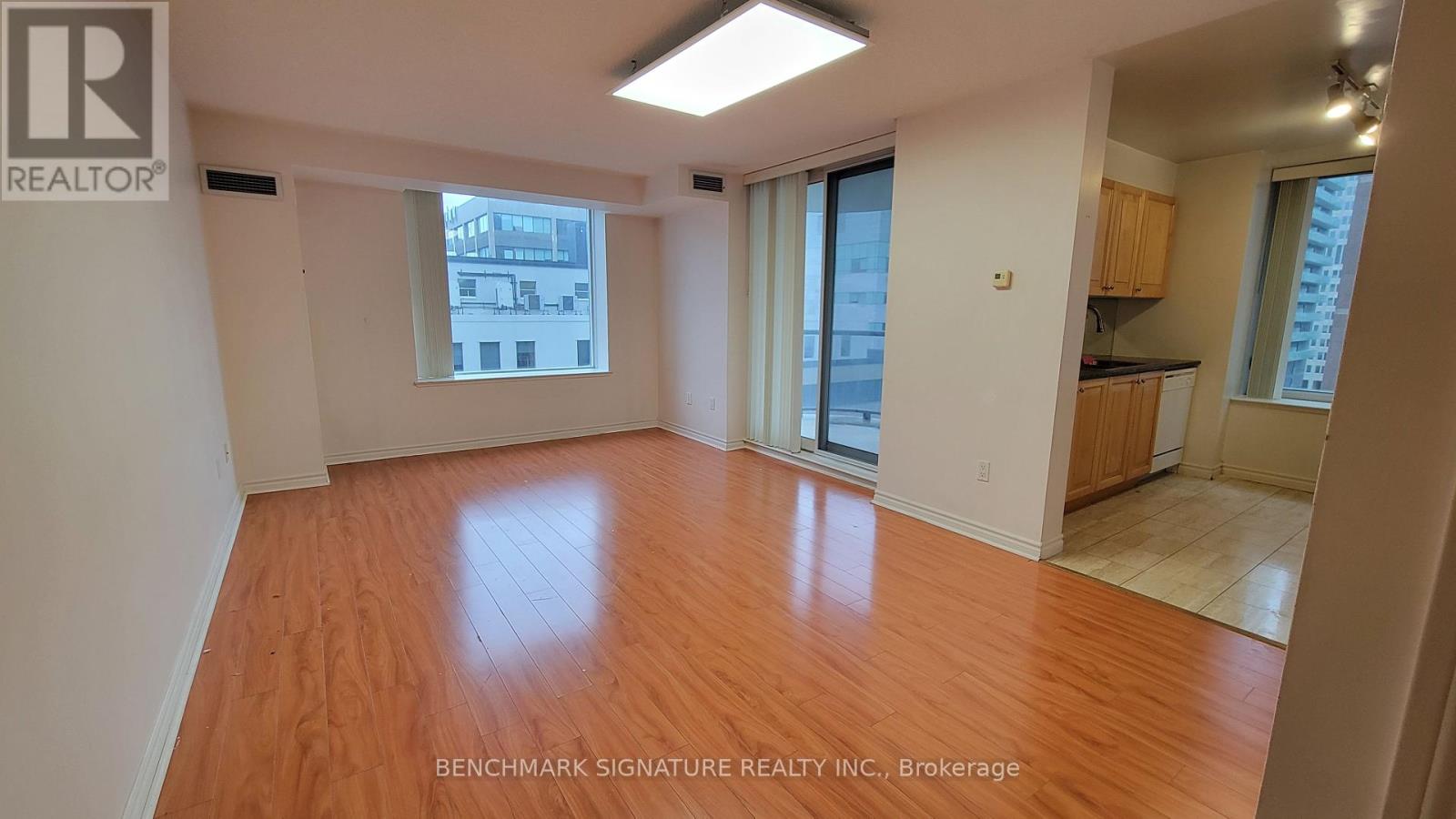 1507 - 801 Bay Street, Toronto, Ontario  M5S 1Y9 - Photo 3 - C12126433