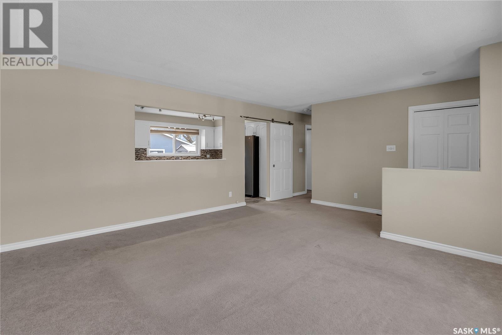Property at 5 Nicholson PLACE image 3