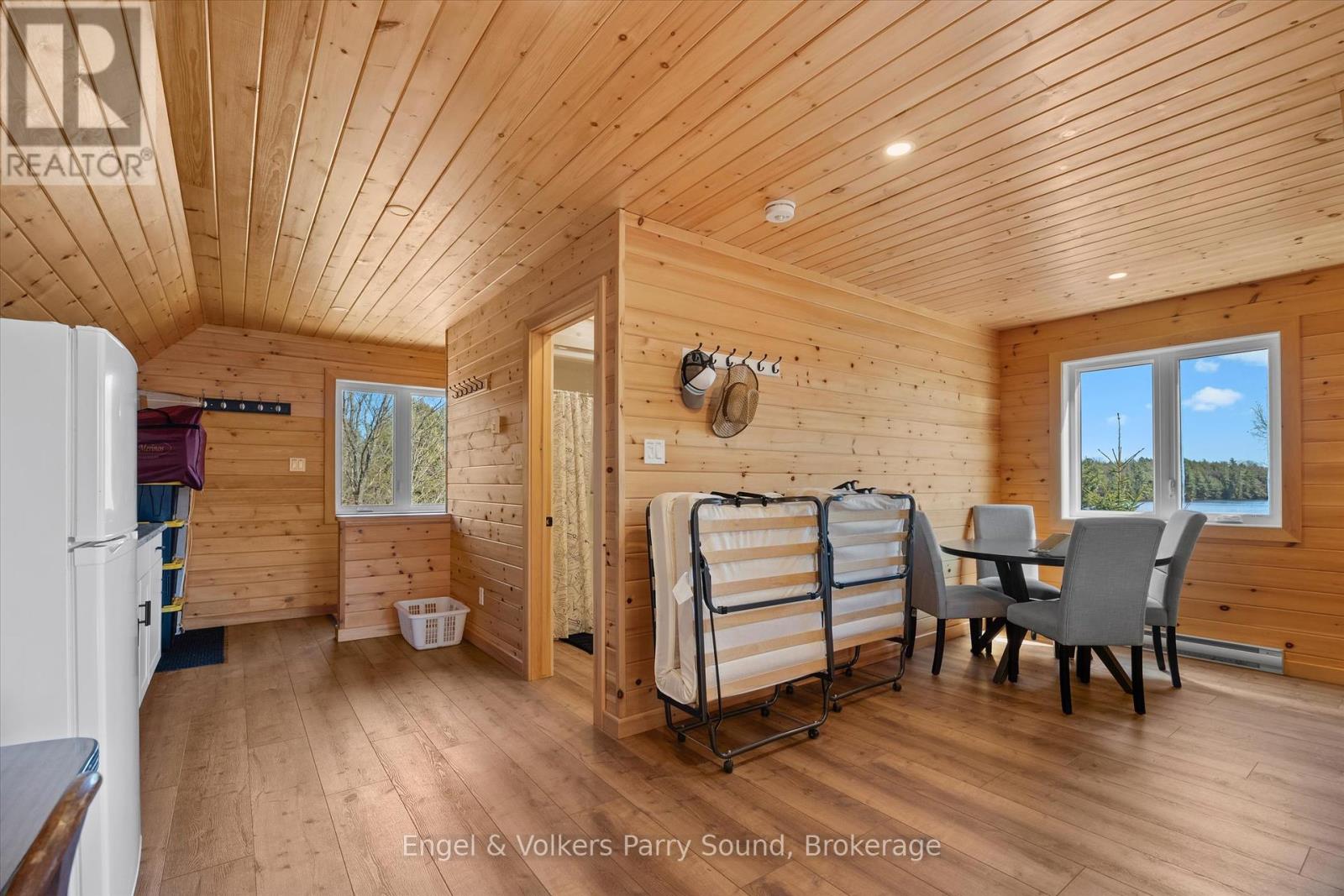 201 Loch Erne Road, Parry Sound, Ontario  P2A 2W7 - Photo 12 - X12124943